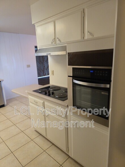 Building Photo - 26201 Fountain Bleu Dr