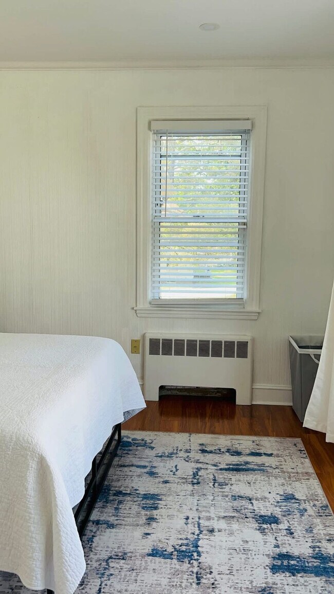 Building Photo - 21 Bullocks Point Ave