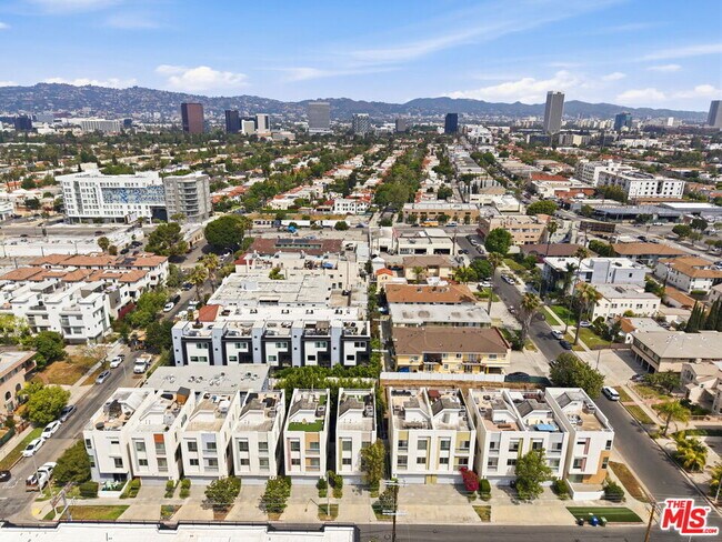 Building Photo - 5911 Saturn St