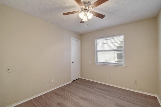 Building Photo - 418 Linden St