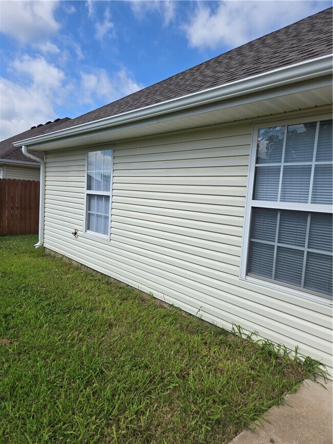 Building Photo - 1703 N Valor