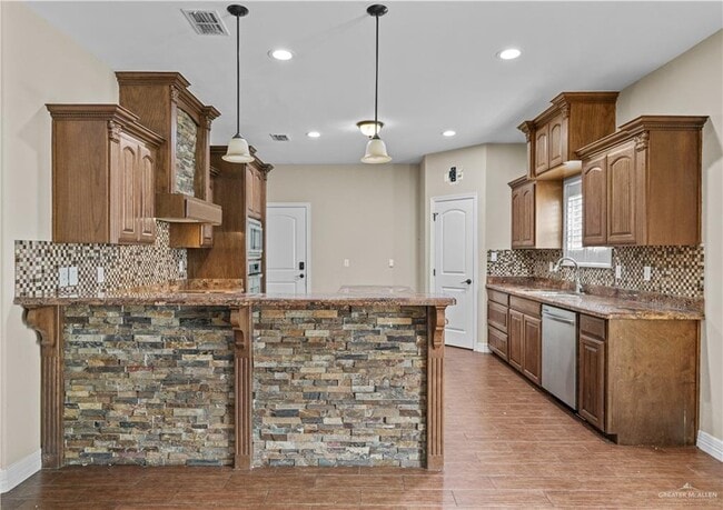 Building Photo - 27 Flamingo Ave