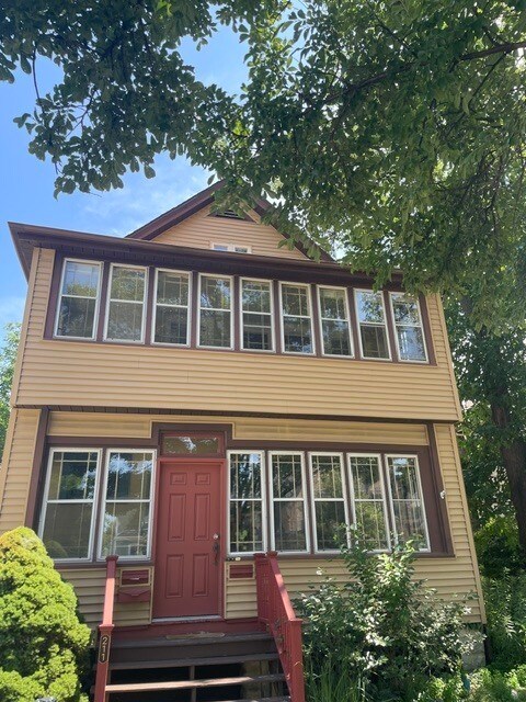 Building Photo - 211 N Larch Ave