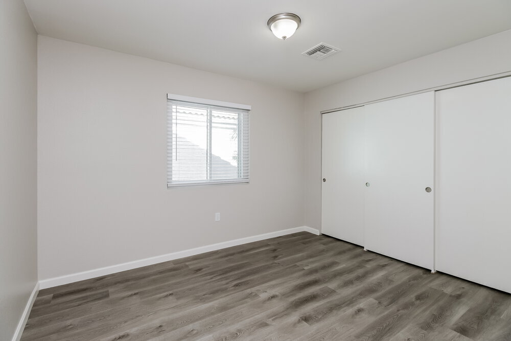 Building Photo - 521 N Red Rock St
