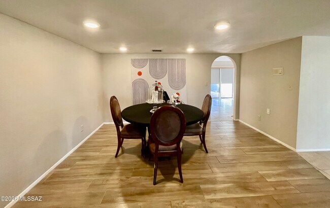Building Photo - 2434 N Shade Tree Cir