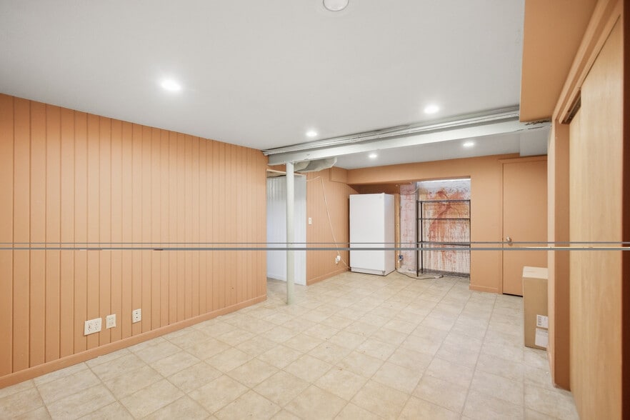 Building Photo - 343 N 62nd St