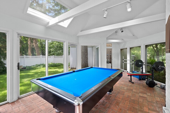 Building Photo - 342 Woodbury Rd