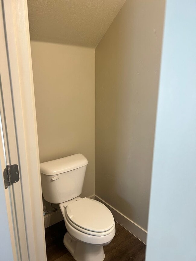 Building Photo - BEAUTIFUL TOWNHOME!