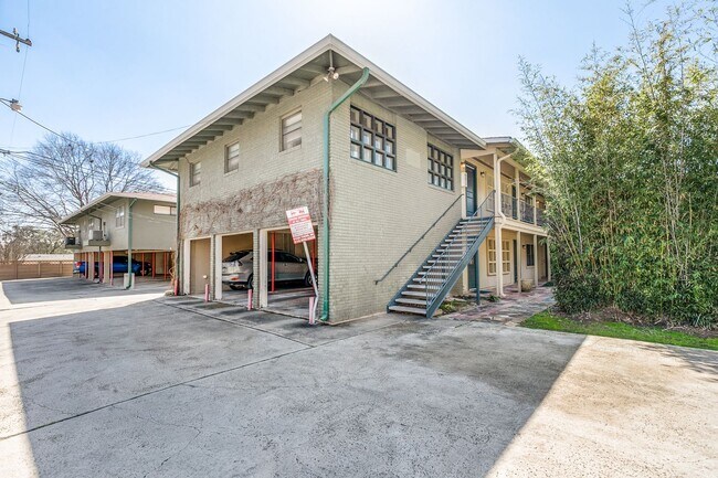 Building Photo - 1 BEDROOM BOUTIQUE APARTMENT