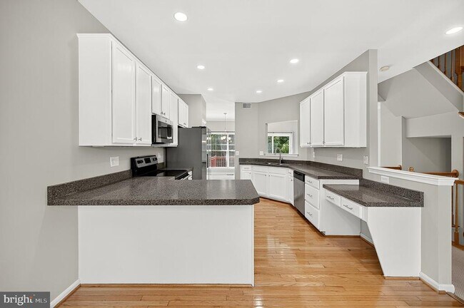 Building Photo - 8381 Millwood Dr
