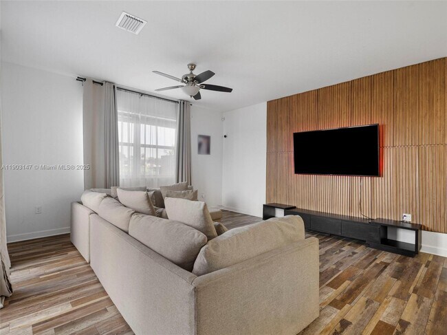 Building Photo - 1411 SE 26th Rd