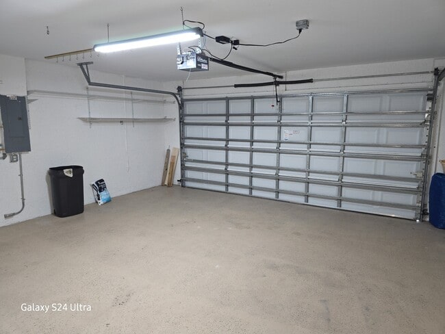 Building Photo - 2711 Nelson Rd N