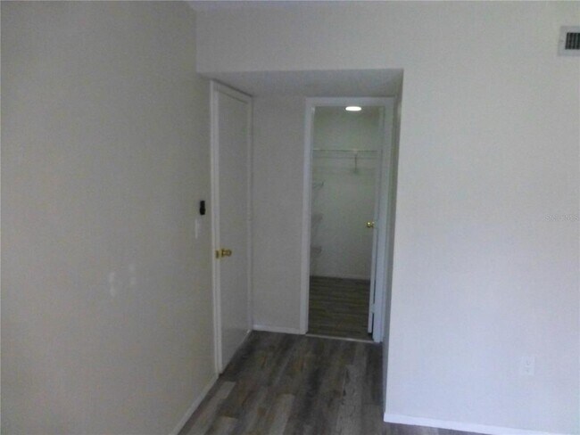 Building Photo - 119 Lakeside Dr