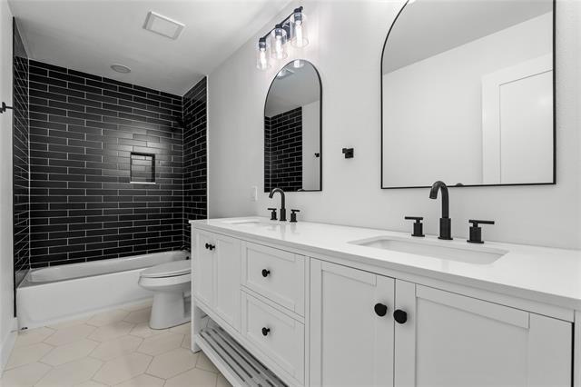 Building Photo - 7741 La Avenida Dr