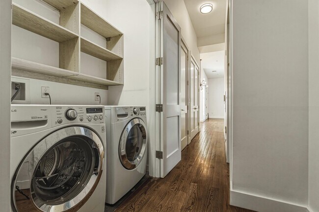 Building Photo - 304 Pavonia Ave