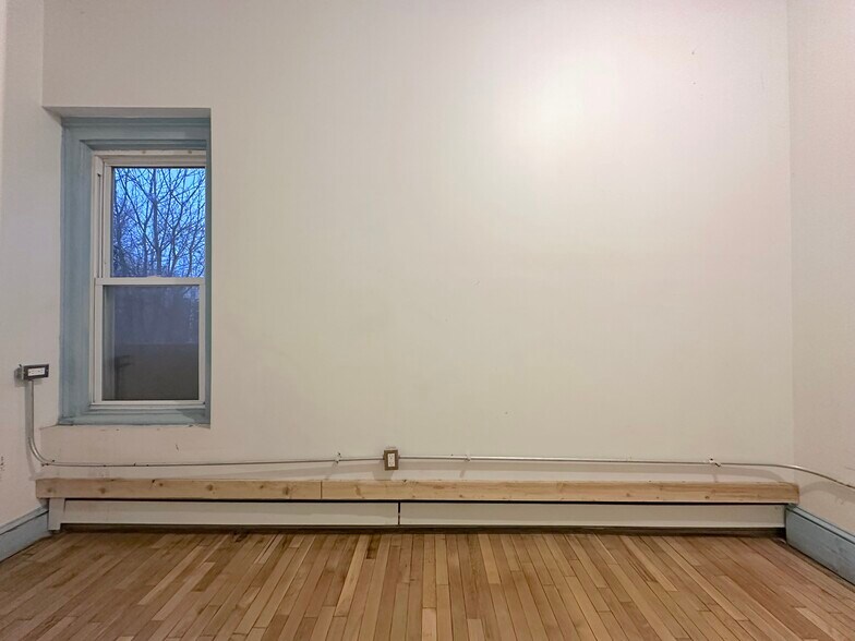 Building Photo - 56 Dubois St