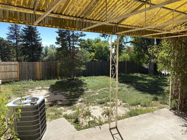 Building Photo - "Charming 3-Bed Oasis with 2 Full Baths in...