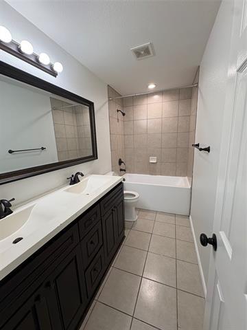 Building Photo - 932 Davis Ave