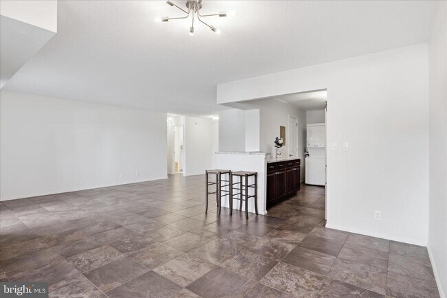 Building Photo - 8340 Greensboro Dr