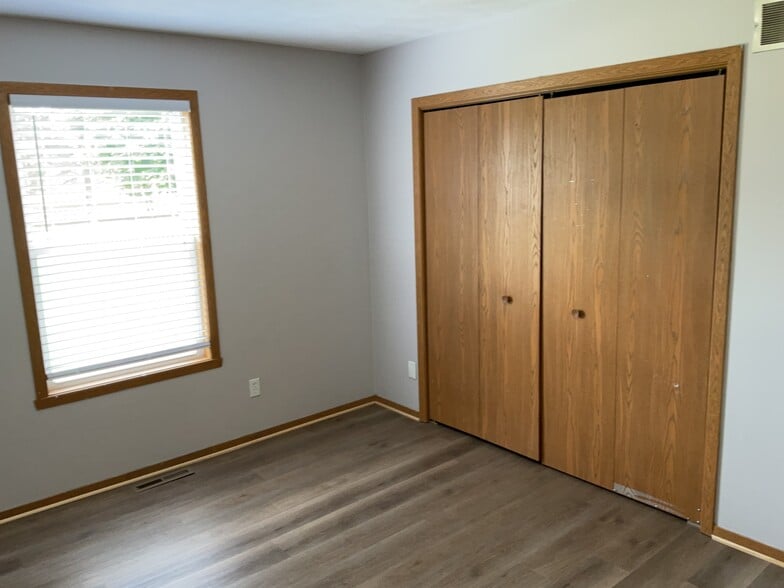 Building Photo - 6549 Samantha Ln