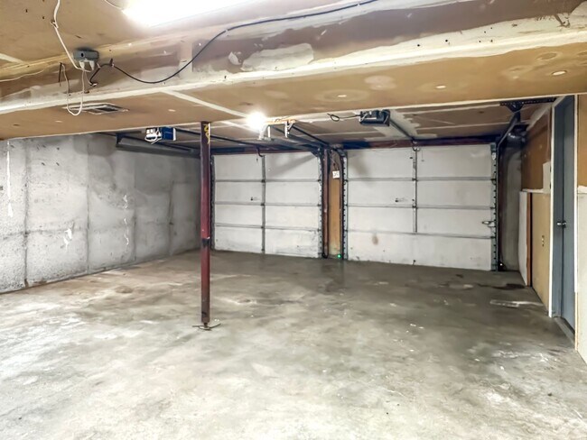 Building Photo - Coming Soon! 3 BR/2BA | Newly Renovated Single Family Home |2-Car Garage Parking | Large yard!
