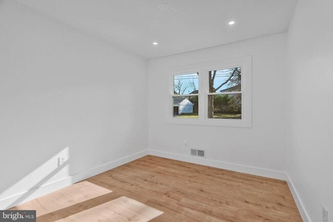 Building Photo - 6810 Weaver Ave