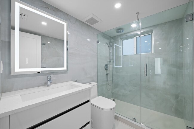 Building Photo - 915 Intracoastal Dr
