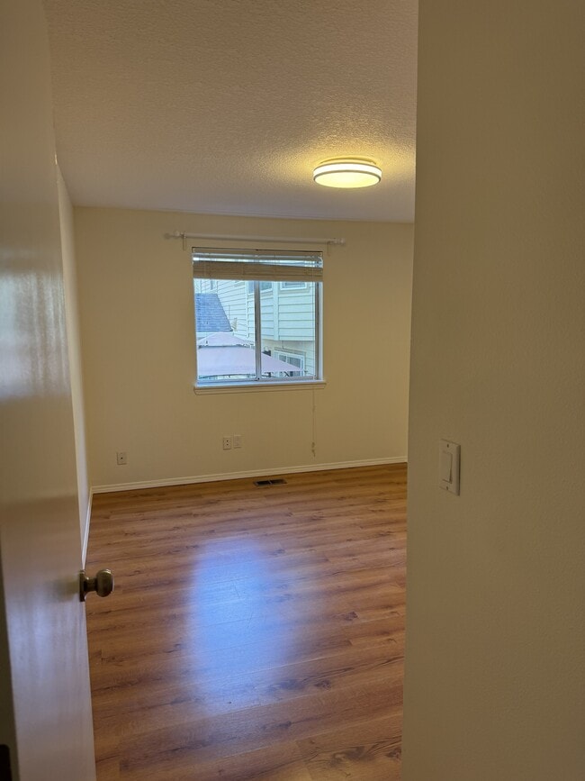 Building Photo - 13235 SW Barberry Dr