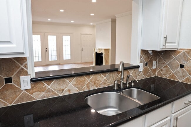 Building Photo - 290 Wilcrest Dr