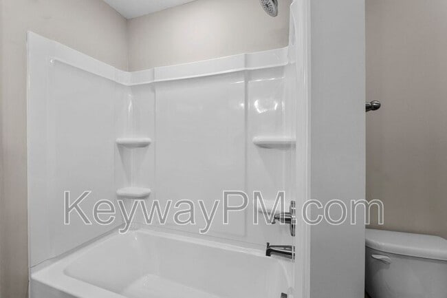 Building Photo - 3070 Venetian Dr