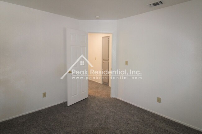 Building Photo - 2641 Decker Way