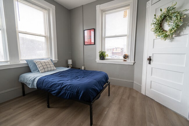 Building Photo - 376 Washington St