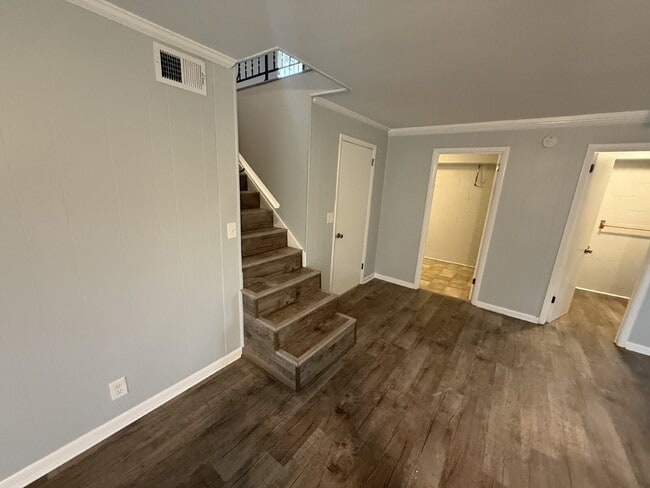 Building Photo - 2bed/2bath with Bonus room and garage! 2600B Dixon Drive, Nashville!