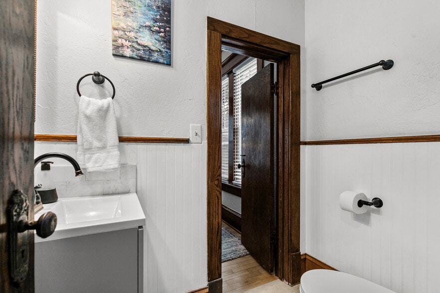 Building Photo - 431 E Summer St