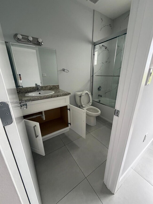 Building Photo - 381 E 50th St