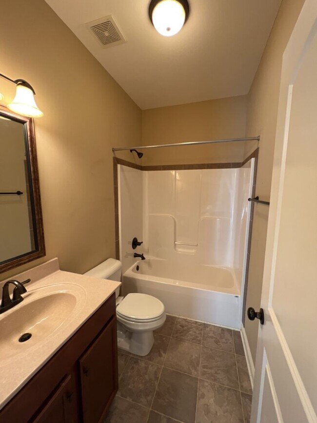 Building Photo - 1320 Vantage Ct
