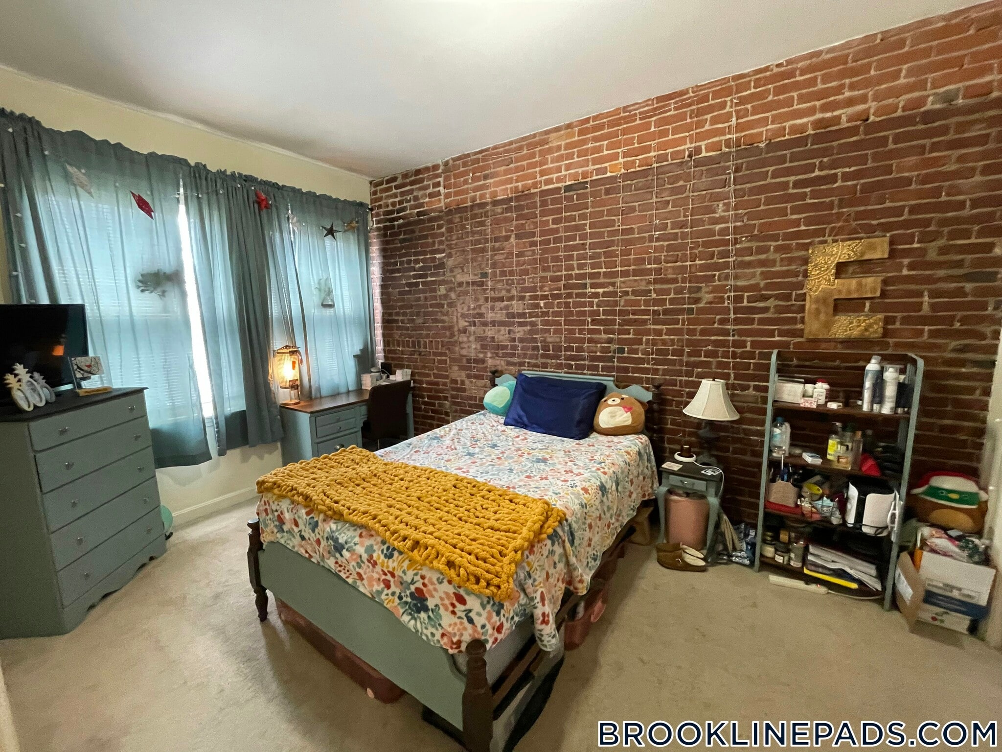 Building Photo - 1406 Beacon St