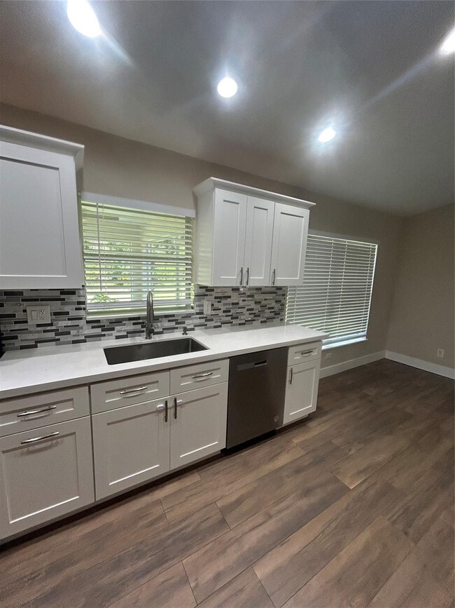 Building Photo - 214 Eldron Blvd NE