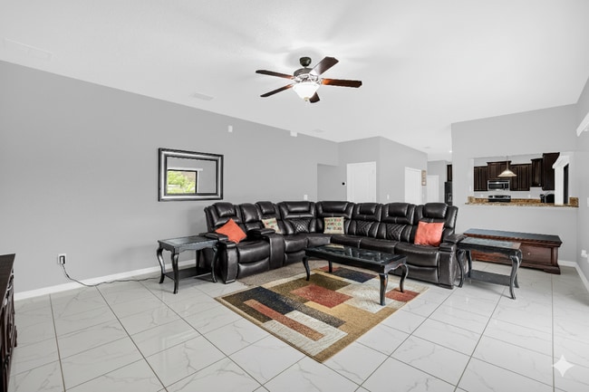 Building Photo - "Discover Spacious Elegance: 5-Bed, 3-Bath...