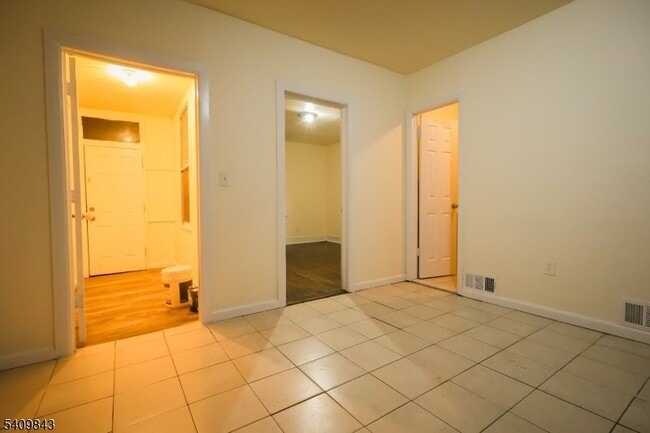 Building Photo - 405 S 12th St