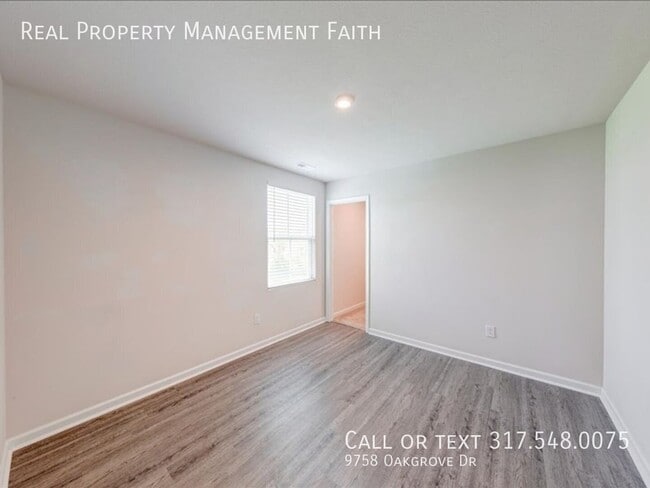 Building Photo - 9758 Oak Grove Dr