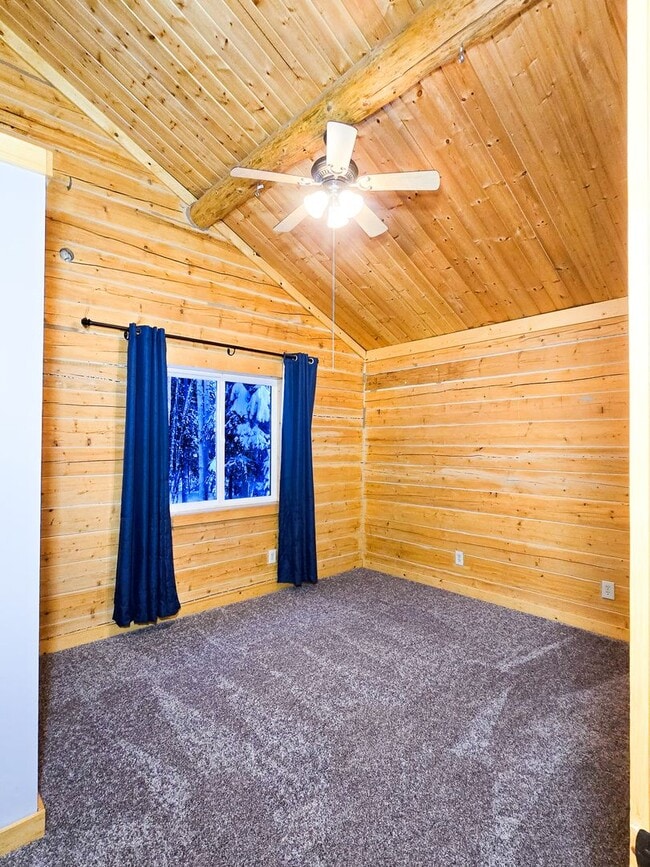 Building Photo - Secluded 2 Bed, 1 Bath Home in the hills!