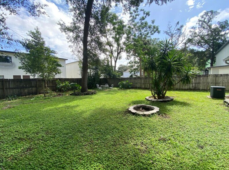 Building Photo - 2805 E Washington St