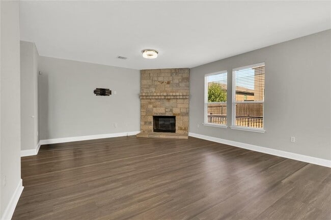 Building Photo - 900 Sawbuck Dr