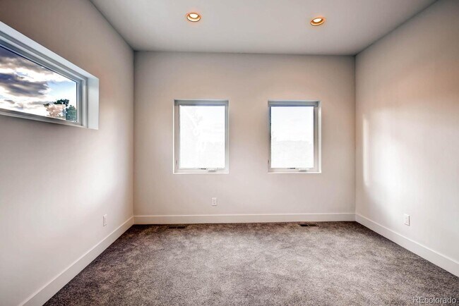 2nd Bedroom - 2730 Decatur St