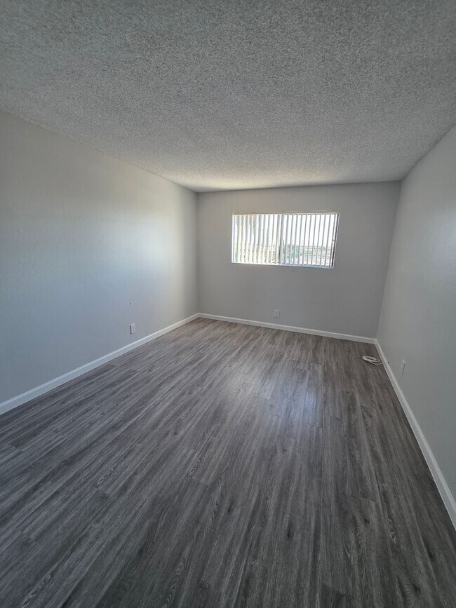 Interior Photo - 11533 Freeman Ave