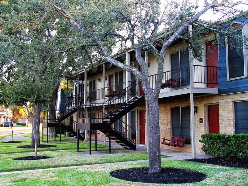 university plaza apartments waco