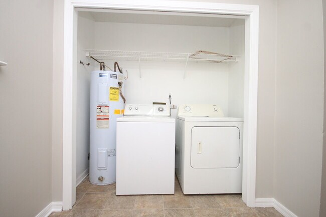 Building Photo - 2BR/1BA North Pensacola Home Near UWF with Fireplace, No Carpet & Fully Fenced Backyard