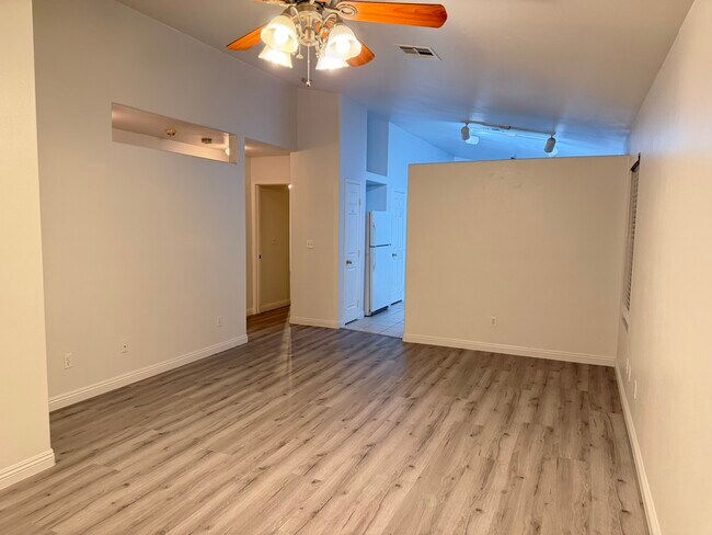 Building Photo - 5817 Lenapee Ct