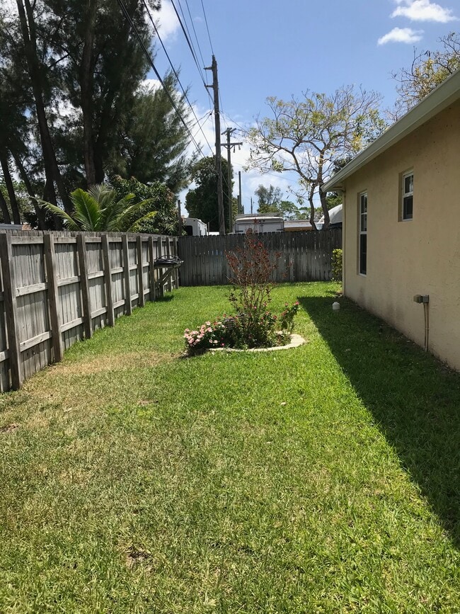 back of house - 1473 NE 48th St